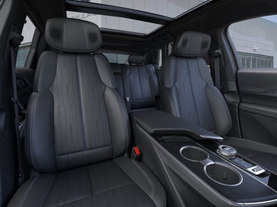 2024 Cadillac LYRIQ Luxury 2